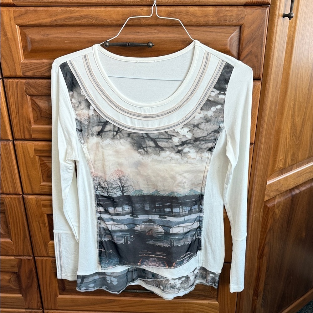Scenic Print Long Sleeve Top - White and Gray